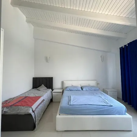 Beach Side Penthouse Appartement Golem (Tirana)